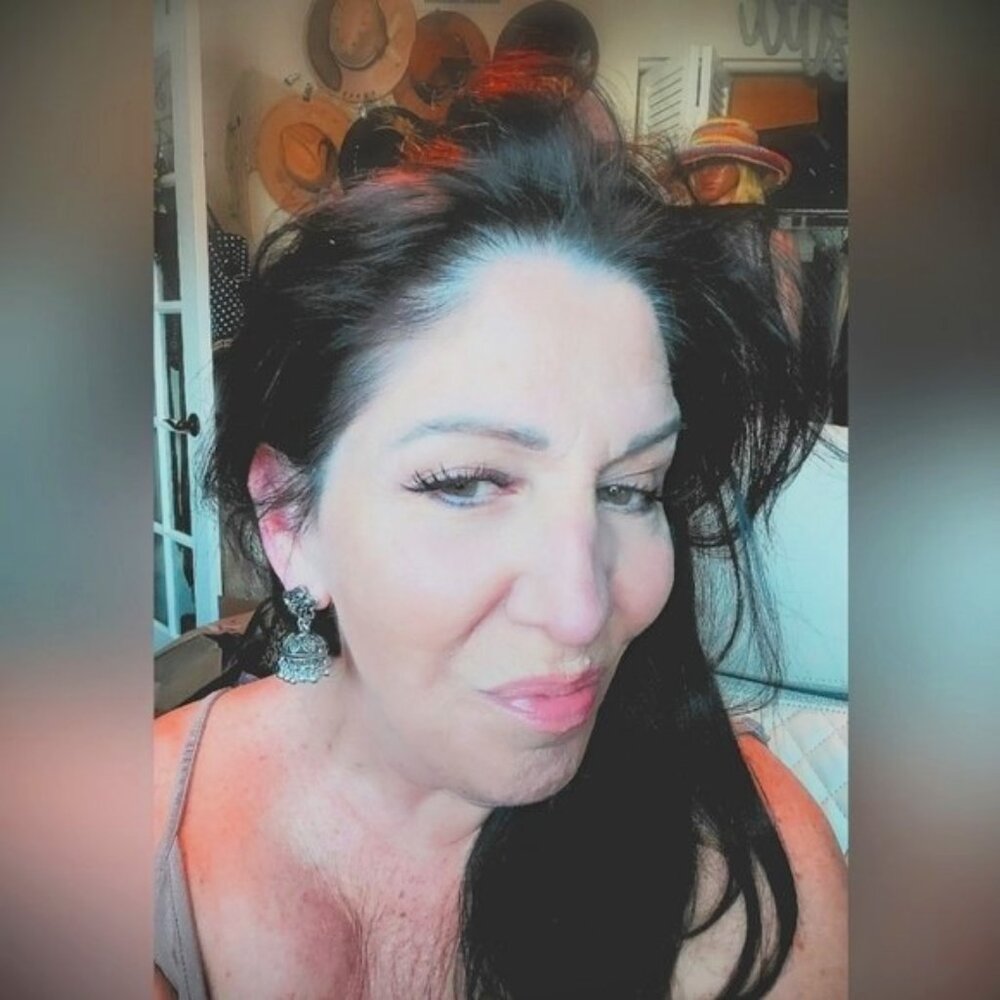 Meet your Posher, Gina